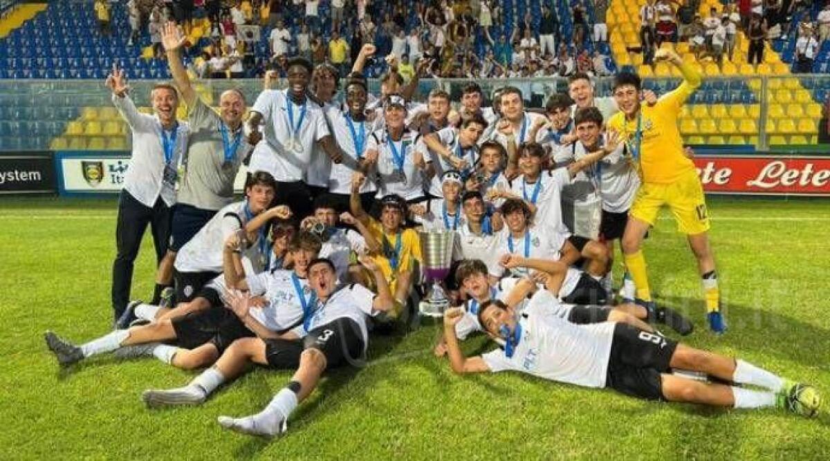 Calcio, mister Lorenzo Magi campione d'Italia: la U15 del Cesena ha battuto il Bari 1-0 -