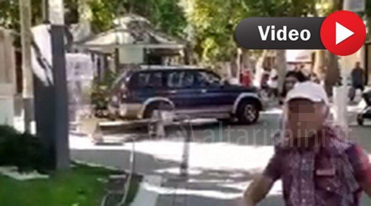 Ubriaco col Suv nella zona pedonale e malmena passanti - 