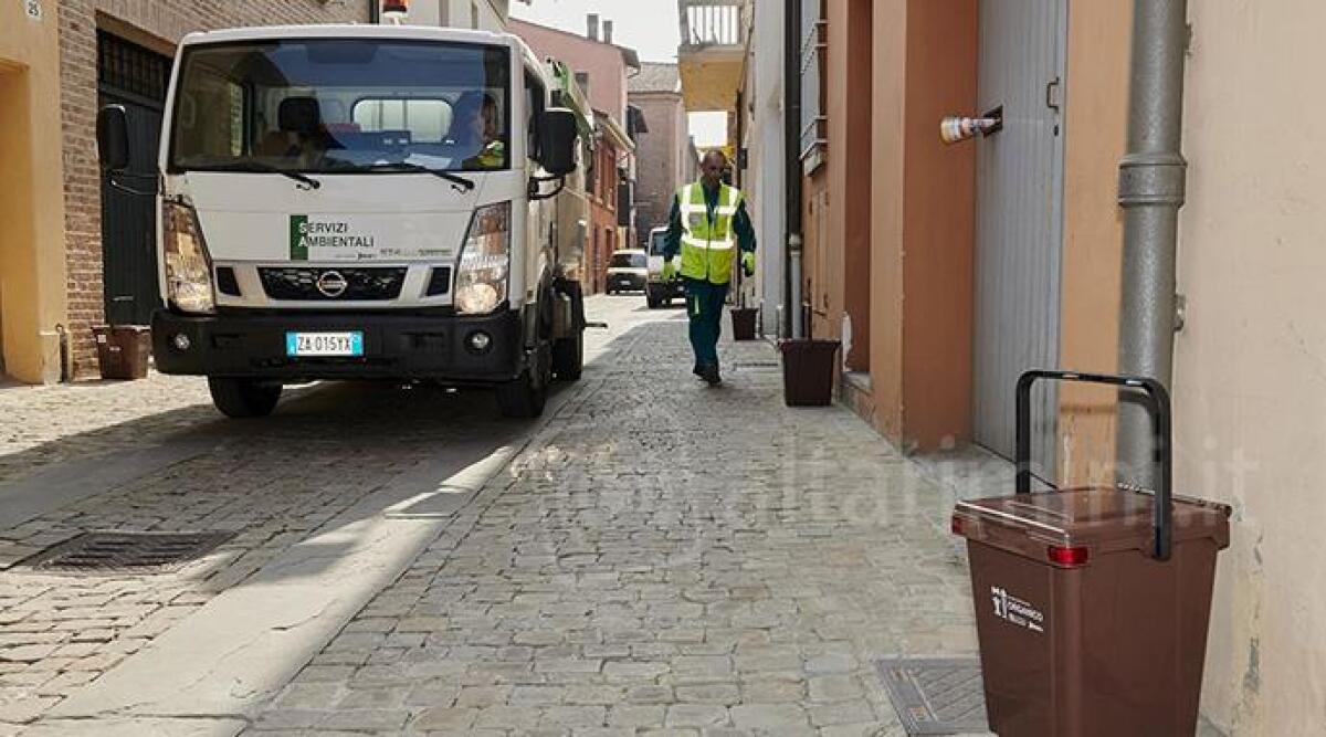 Raccolta rifiuti porta a porta, a San Clemente cambiano orari e giorni - 