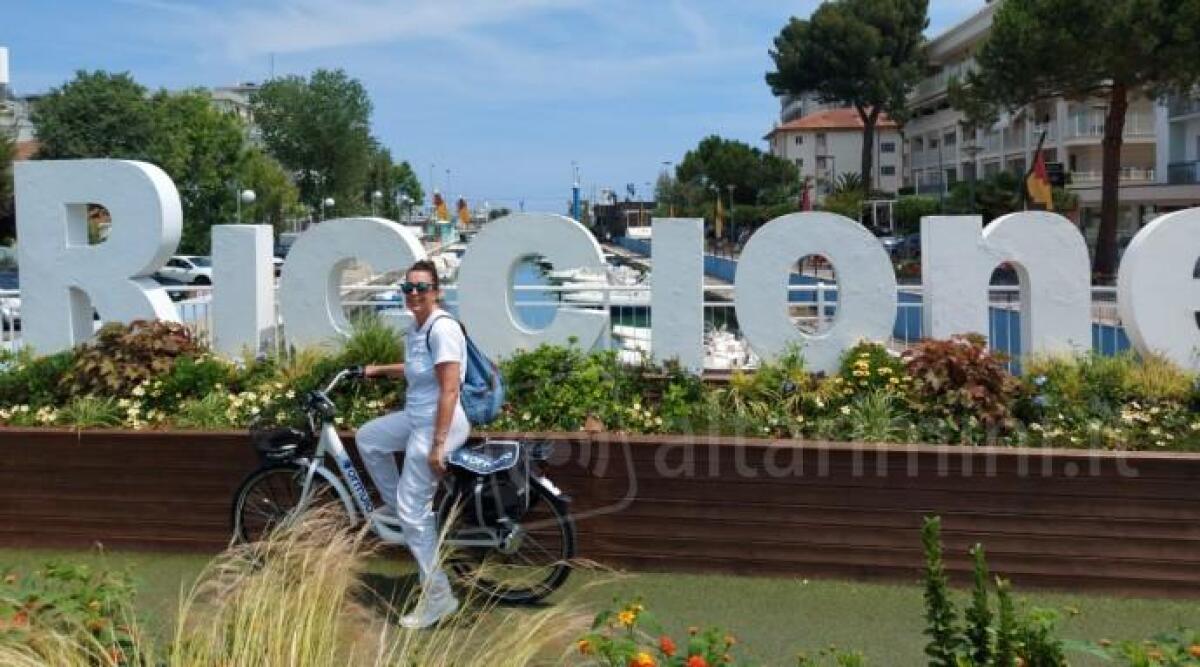 Riccione, l'assistenza domiciliare arriva in bici elettrica - 