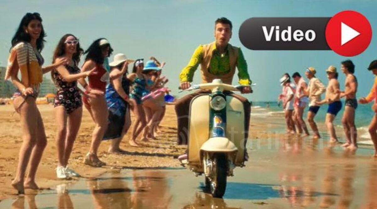 VIDEO, il nuovo tormentone di Fedez girato sulla spiaggia di Rimini -