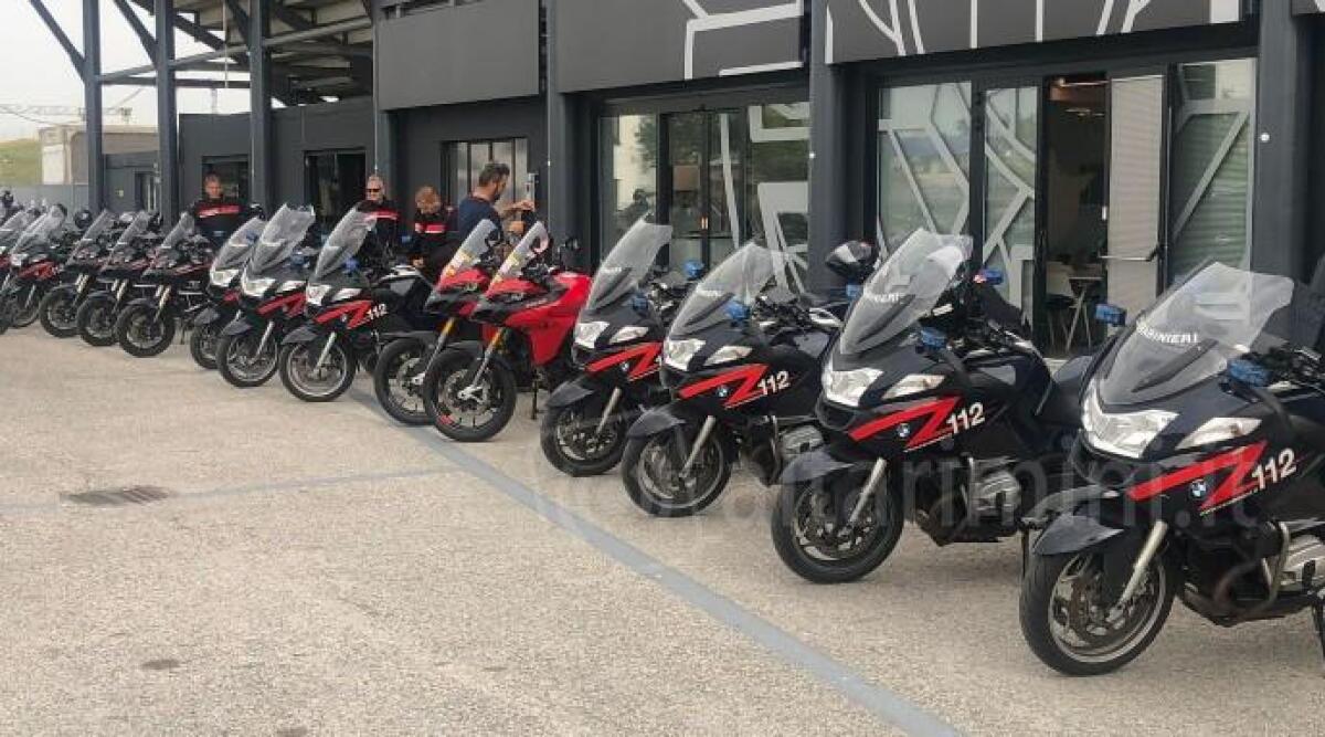 Corsi di guida sicura per i Carabinieri di Rimini, tra gli istruttori il campione Michele Pirro -
