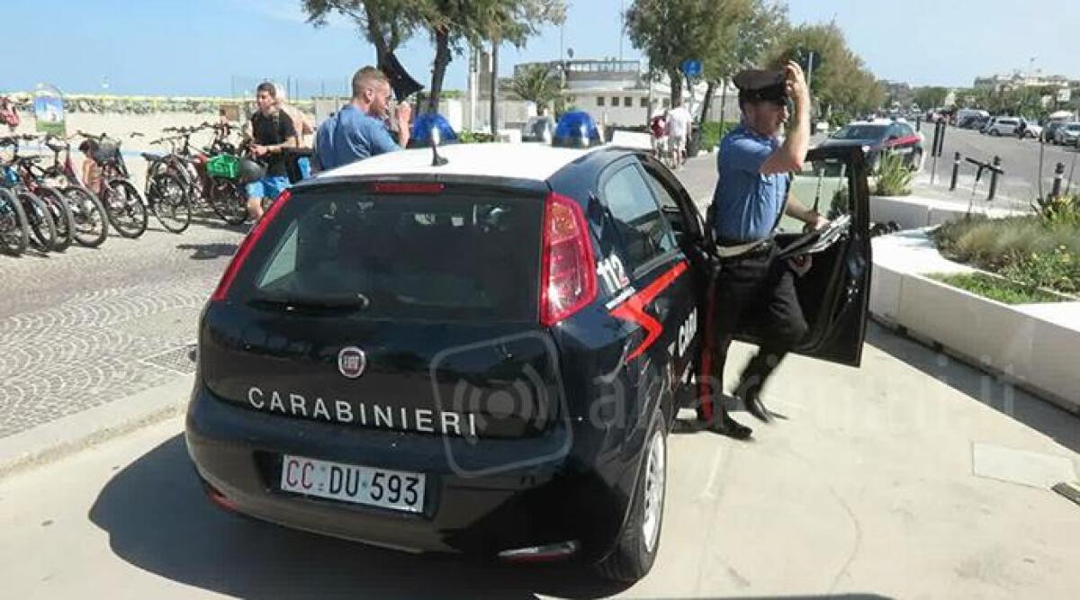 Rimini: trovati a rubare nel ristorante, ladri picchiano e feriscono i carabinieri - 