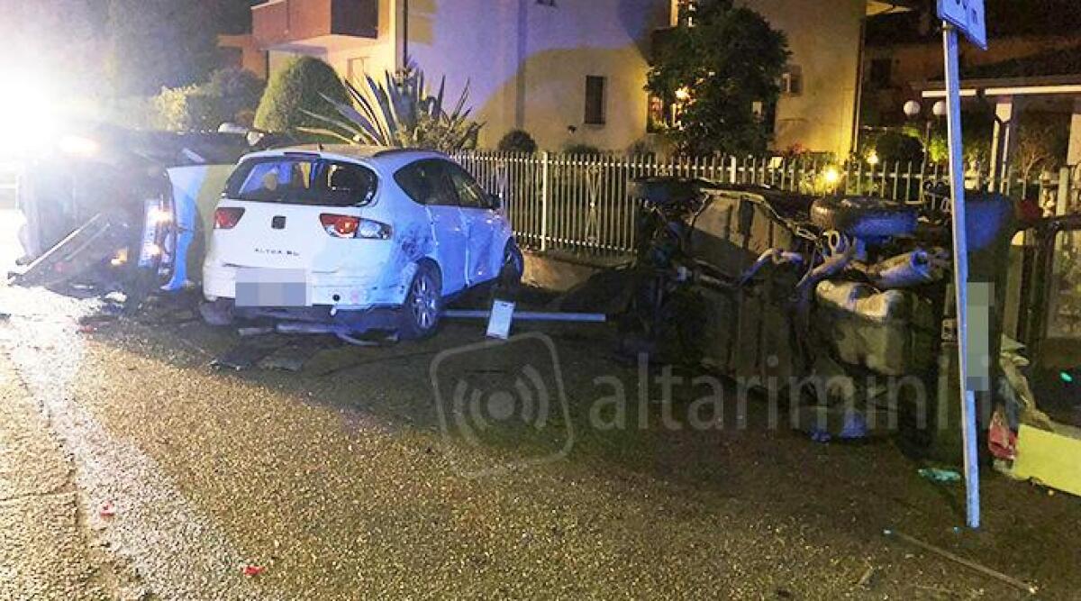 Incidente a Savignano sul Rubicone: tre auto coinvolte, due ribaltate -
