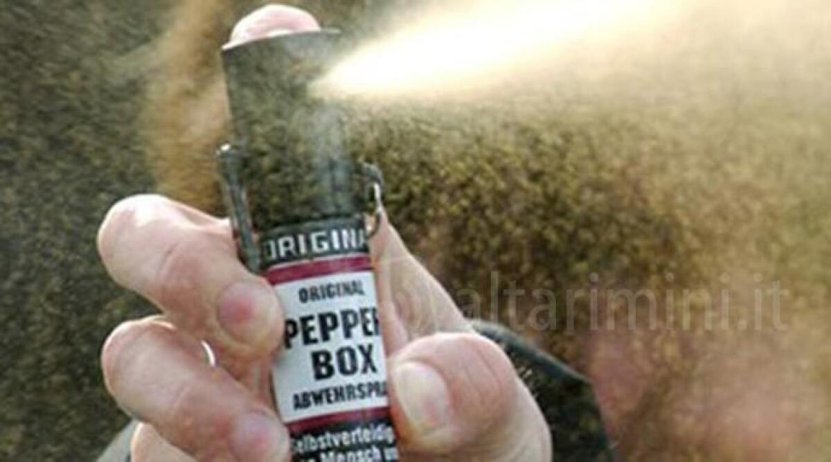 Viserba, spruzza spray urticante contro due studenti che finiscono in ospedale - 