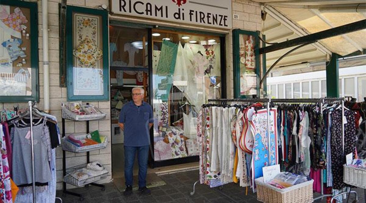 Da Pistoia a Rimini in lambretta: così è nata "I Ricami di Firenze", bottega storica di Rimini -