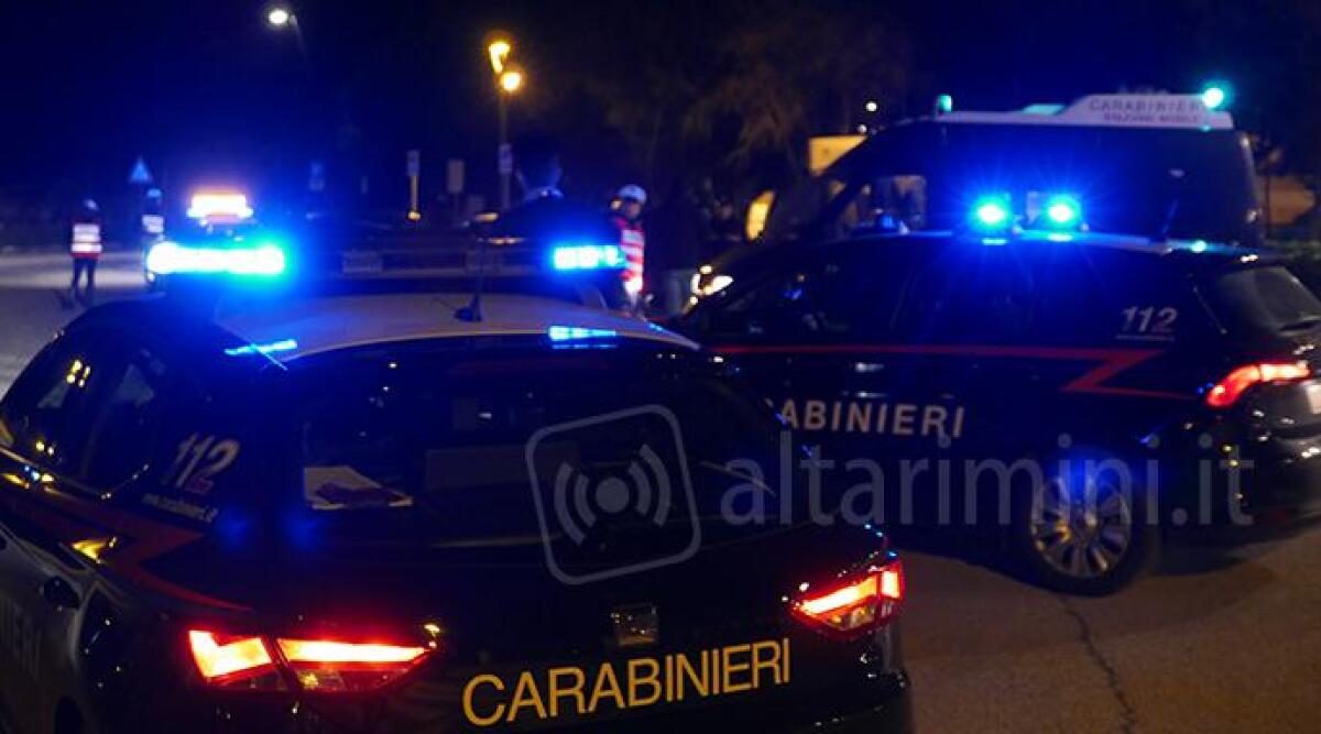 Mega rissa in piazzale Roma a Riccione all&rsquo;alba, 18enne brandisce un coltello e minaccia i passanti: arrestato - Immagine di repertorio