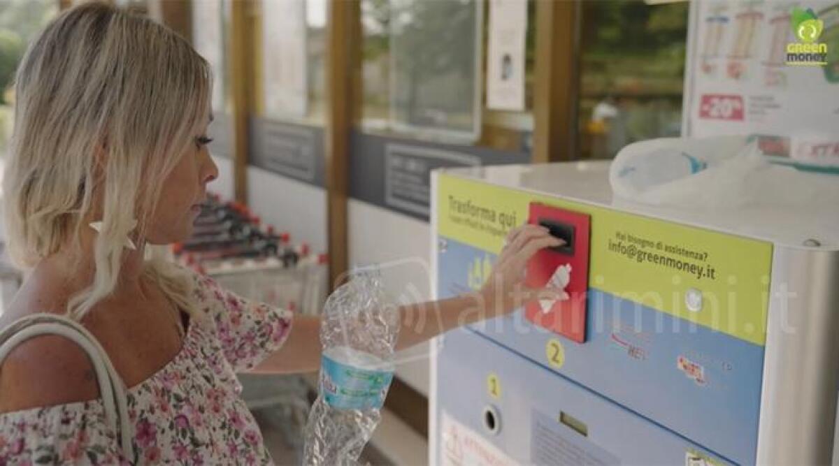 Cattolica: nuovo punto di raccolta plastica con sconto sul carburante - 