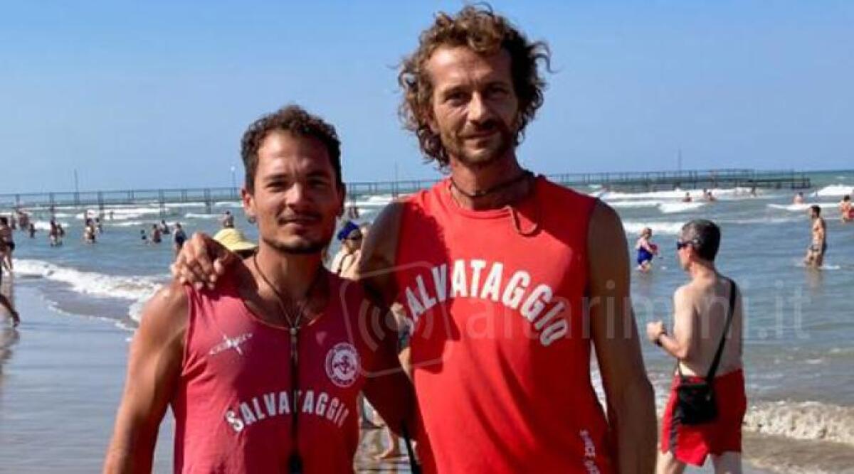 Rischia di annegare trascinato dalla corrente di risacca, salvato dai bagnini a Rimini -