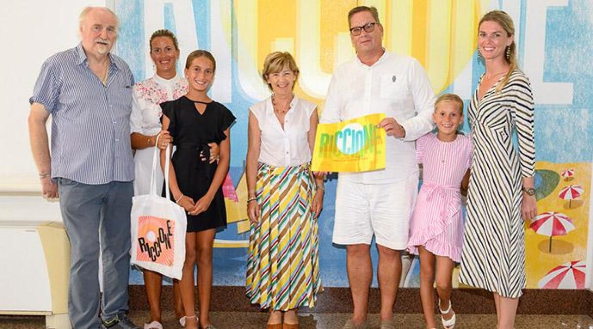 &quot;I genitori sono mancati, veniamo qui per ricordarli&quot;, famiglia in vacanza da 50 anni a Riccione - 
