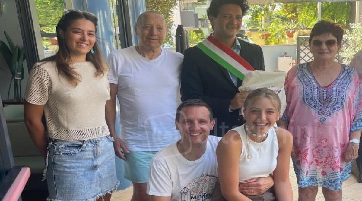 Turiste premiate: in vacanza a Viserba da 50 e 40 anni, il saluto personale e le congratulazioni da parte del Comune di Rimini -