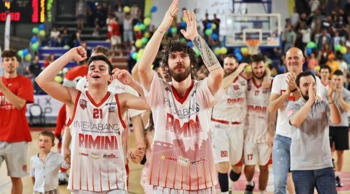 Basket, Andrea Tassinari vestirà ancora la canotta di RivieraBanca -