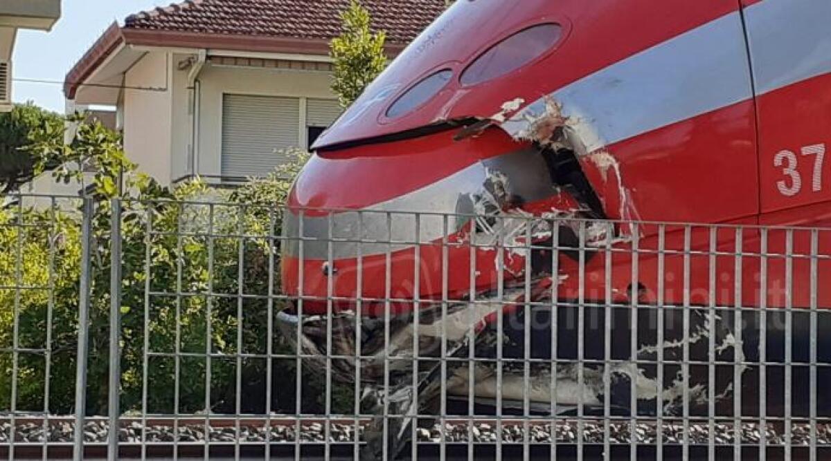 Riccione: attraversano binari, 2 ragazze investite e uccise da treno - 
