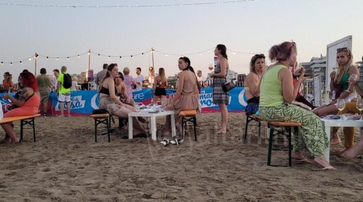 'Un mare di Rosa' sulla spiaggia di Rimini, tra degustazioni, musica ed eventi - 
