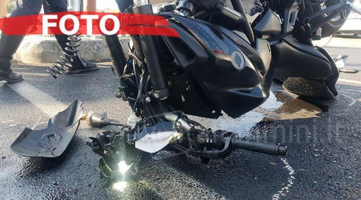 Rimini, auto gli taglia la strada: grave 23enne dopo lo schianto con la moto - 