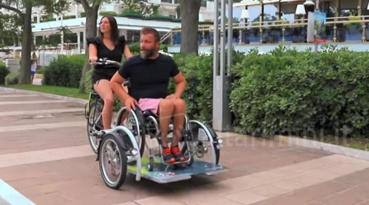Riccione, arriva la bicicletta elettrica per il trasporto delle persone in carrozzina - 