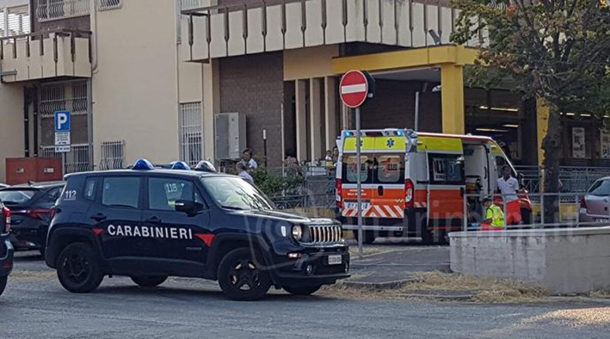Incidente sul lavoro in una macelleria a Morciano, dipendente si taglia un braccio -