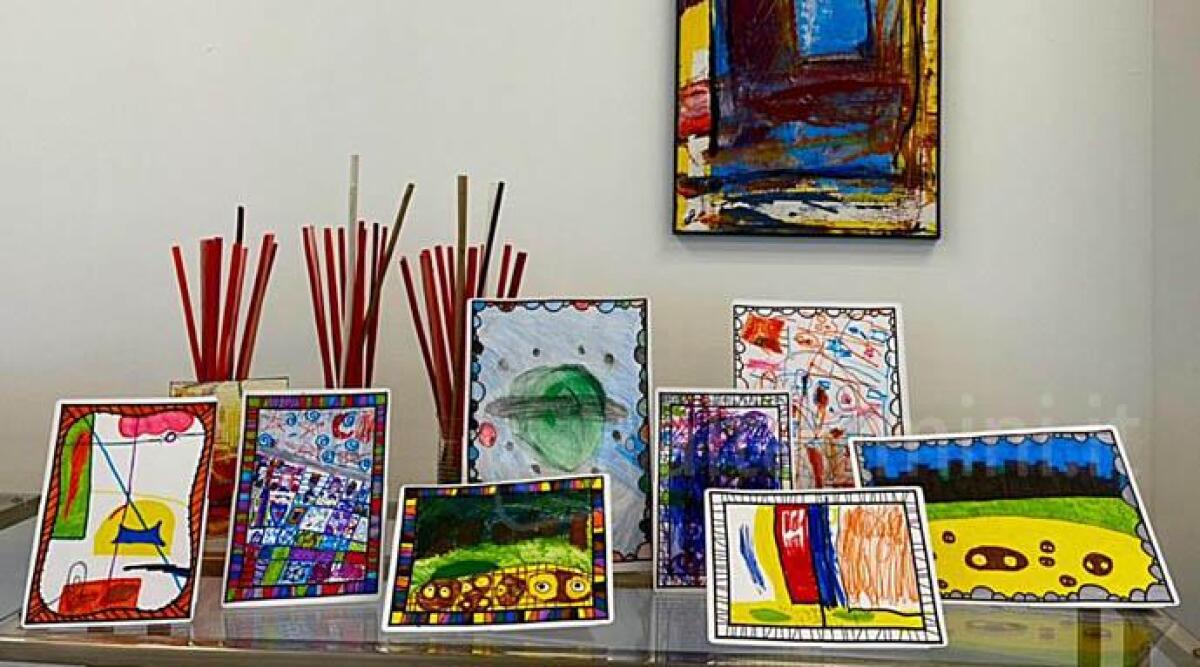 Albergo di Rimini fa disegnare i piccoli turisti ed espone le loro opere - 