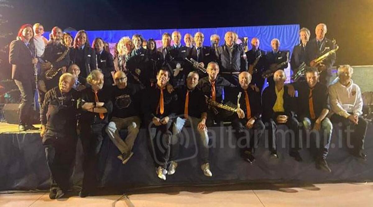 Perticara, 700 persone applaudono i Corvi Neri e la Banda Musicale Minatori -