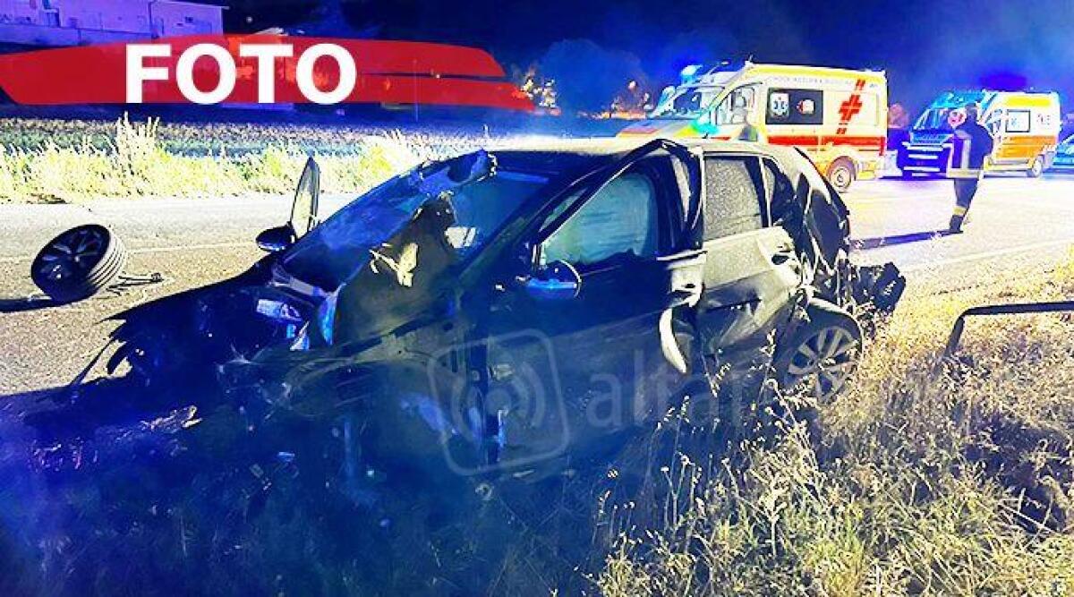Auto contro un albero nella notte: in ospedale due carabinieri. Interviene l'elisoccorso -