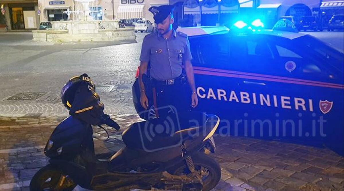 Scooter rumorosi scorrazzano di notte a Novafeltria, controlli e multe dei Carabinieri -