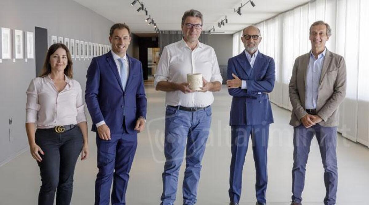 Il ministro Giorgetti in visita a Scm: 'Una realtà industriale che fa grande l'Italia' -