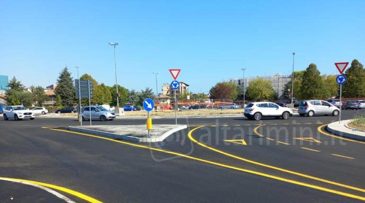 Nuova viabilit&agrave; Statale 16: il punto sugli interventi. Quasi completata rotatoria di via Montescudo - 