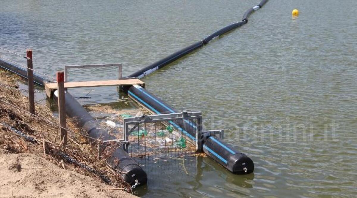 Oltre 3mila litri di rifiuti raccolti in cinque mesi dalle barriere acchiappa plastica sul Marecchia - 