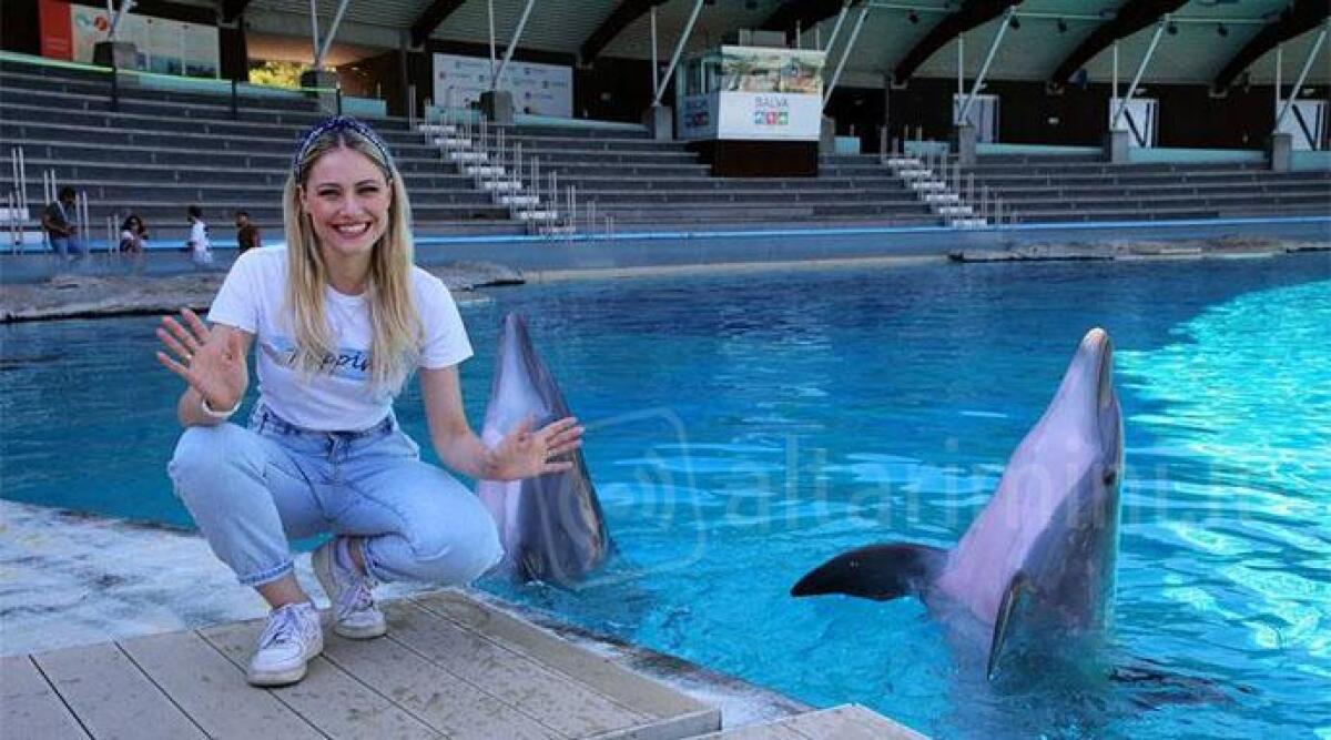 Oltremare, migliaia di giovani fan in delirio per Carolina Benvenga - 