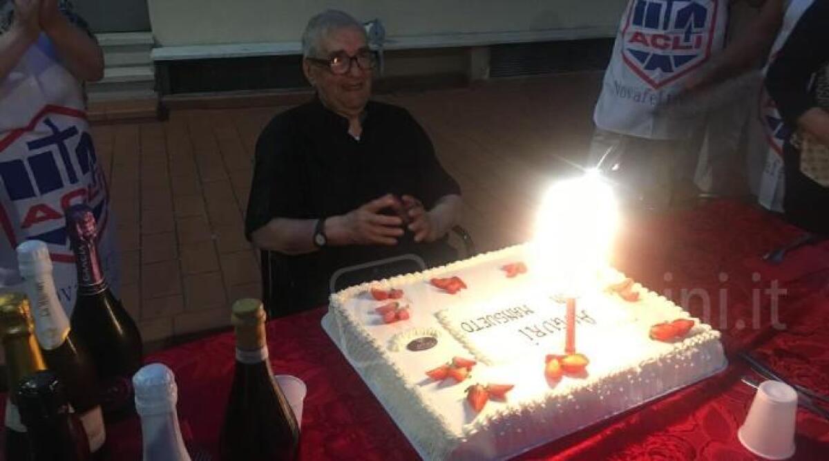 Don Mansueto compie 99 anni: la festa della comunità di Novafeltria per il prete dei record -
