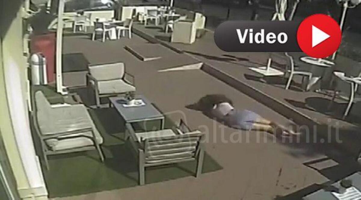 Rimini: il video della ragazza travolta, immagini forti. Miracolata una bambina coi genitori -