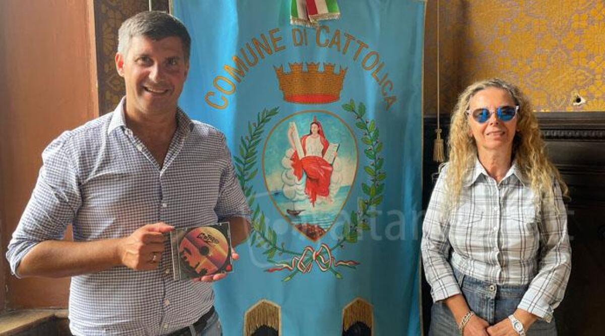 Dedica e regala una canzone a Cattolica: il comune la trasmette in filodiffusione -