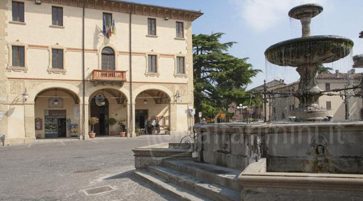 Novafeltria, irrompe in Municipio minacciando i dipendenti comunali: arrestato -
