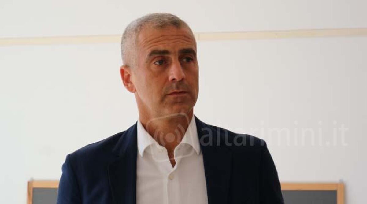 Cinque comuni riminesi senza banca, allarme servizi: 'Non bastano le sagre a salvare l'entroterra' - Il sindaco di Rimini Jamil Sadegholvaad