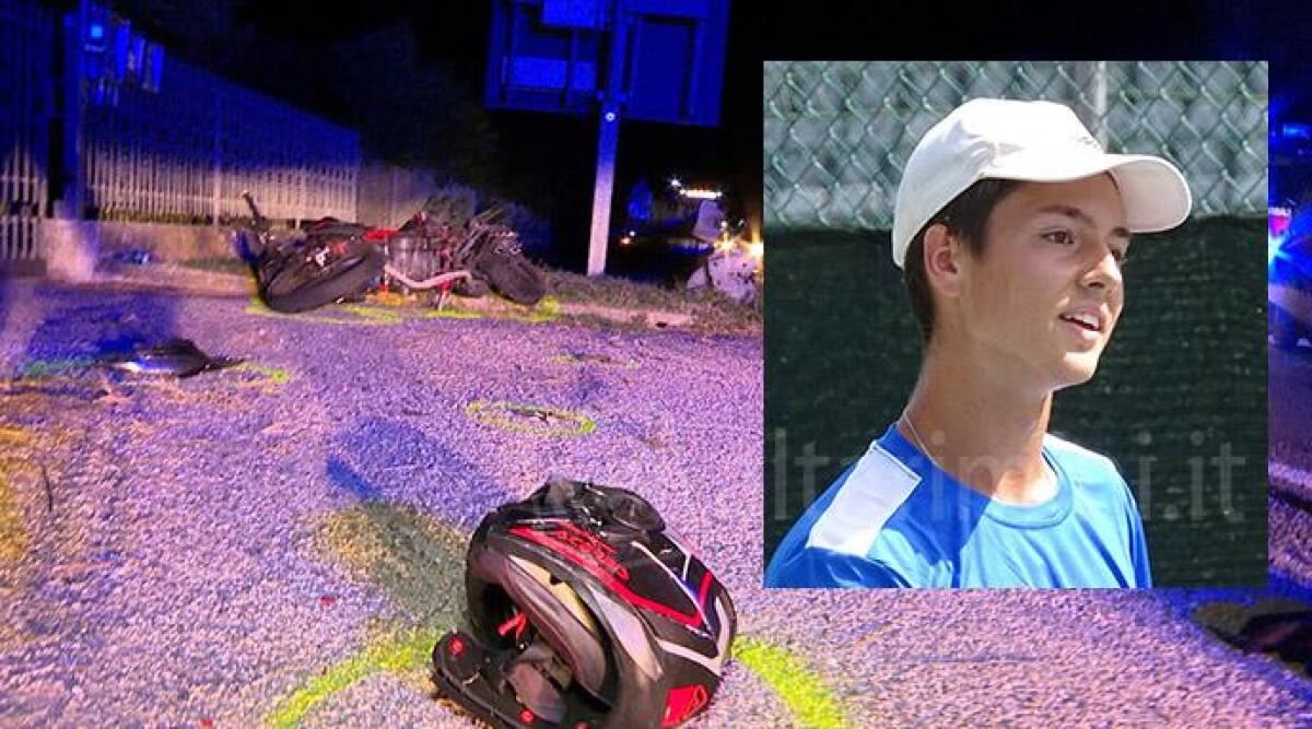 Morto il 18enne coinvolto nell'incidente in moto. Si chiamava Simone De Luigi - 