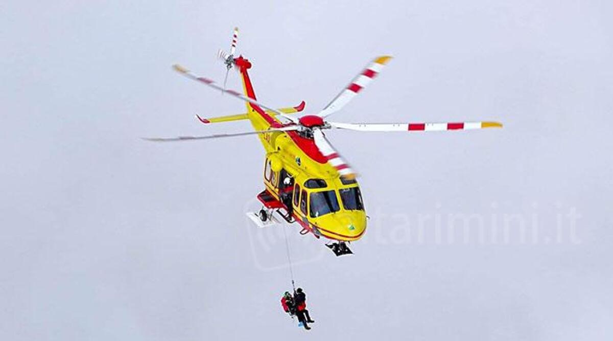 Riminese cade nel vuoto per 12 metri sulle Dolomiti, salvo per miracolo - 