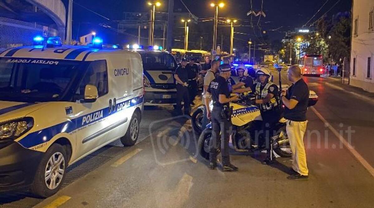 Riccione, durante i controlli notturni droga e coltelli rinvenuti dalla Polizia Locale - 