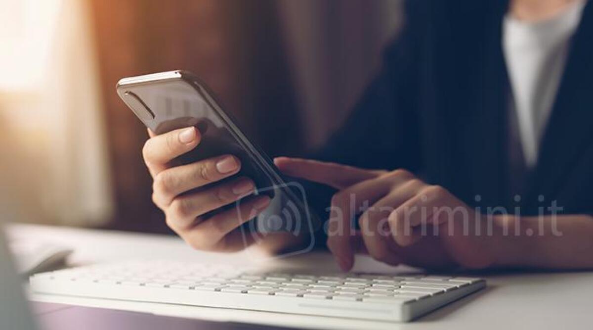 Bidello adescava minorenni sul web fingendosi esperto videomaker -