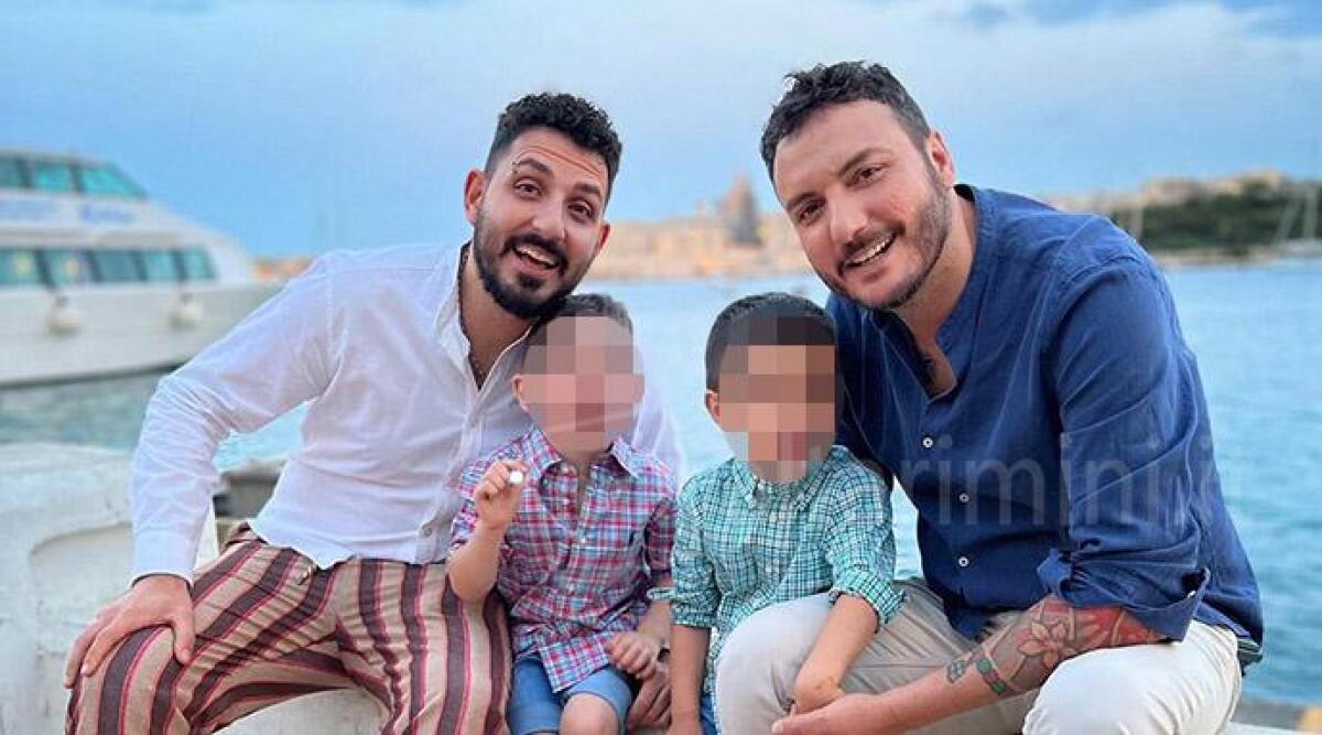Pioggia insulti su video di due pap&agrave; arcobaleno, denunceremo - 