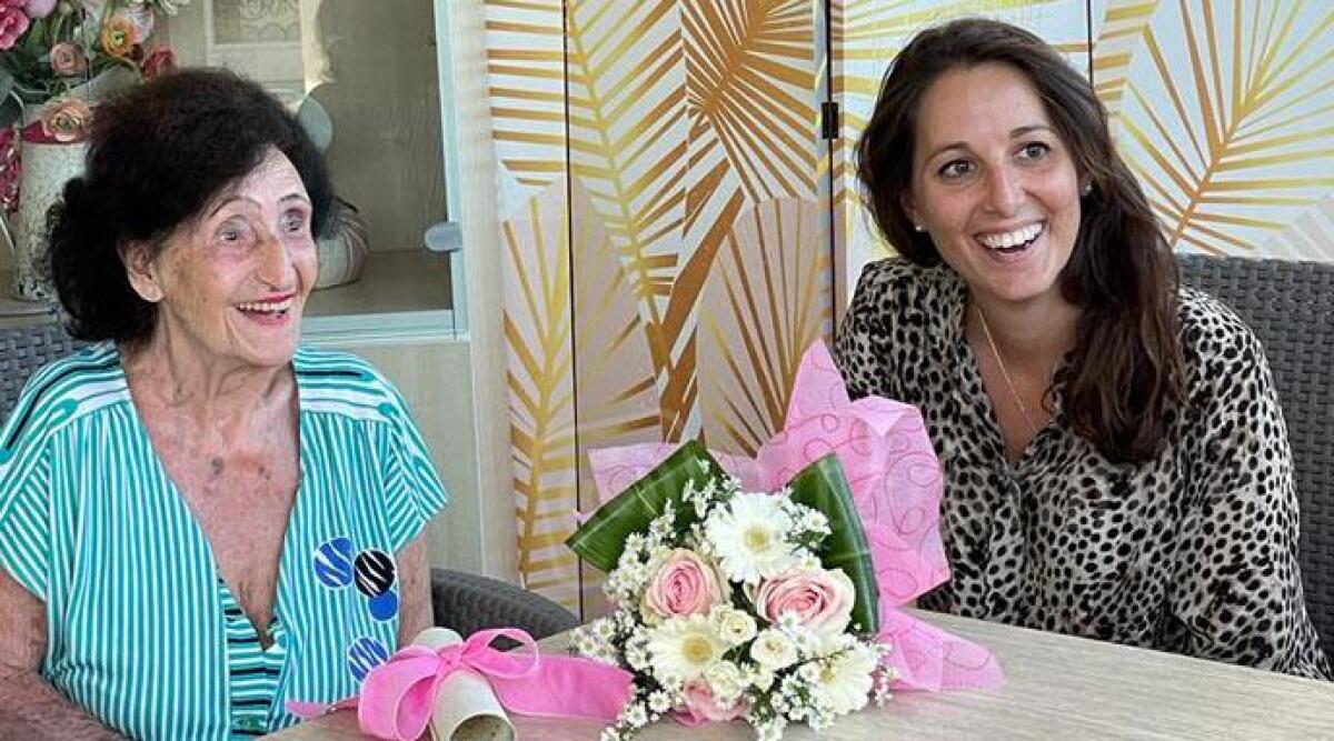 Violetta, 99 anni e da mezzo secolo in vacanza a Cattolica: 'Il mio segreto? Il vino e il parrucchiere' -