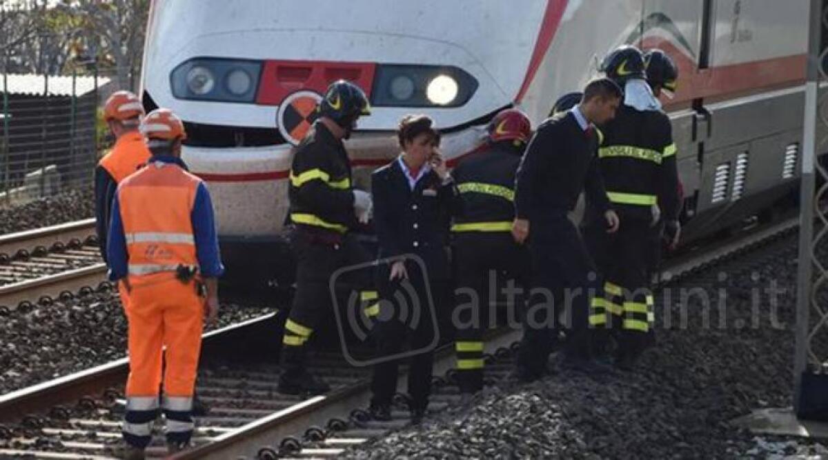 Investito da un treno a Rimini, morto ragazzo di 21 anni -