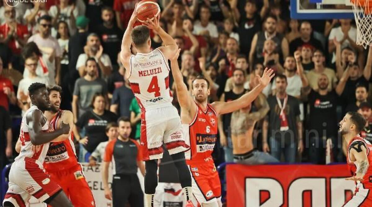 Basket A2, Forl&igrave; si prende il derby del Flaminio: 79-84 - 