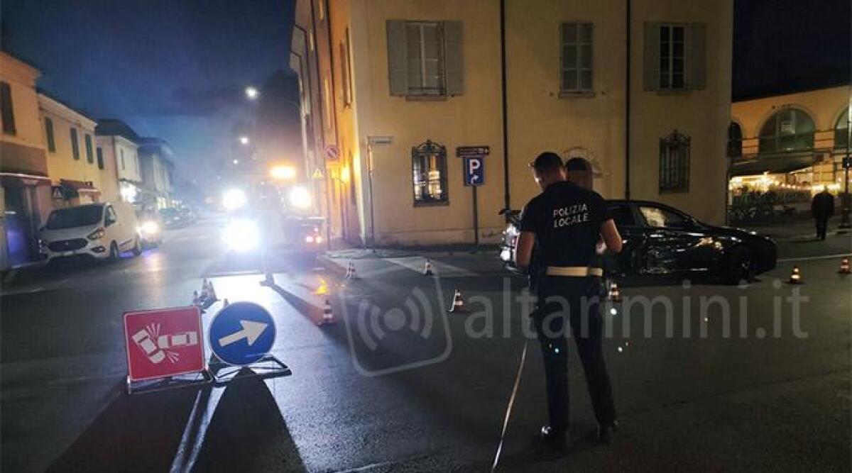 Santarcangelo, quattro incidenti negli ultimi giorni: auto finisce contro palo della segnaletica - 