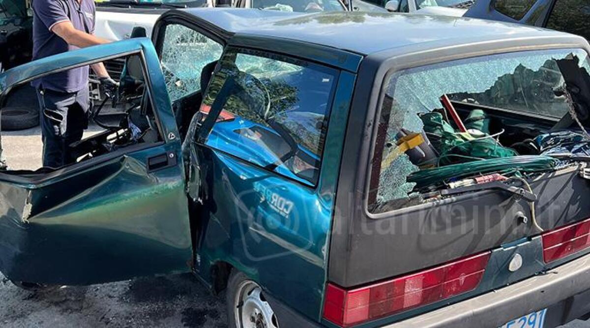 Rimini, frontale tra due auto: inutile la corsa in ospedale, morto 70enne - 