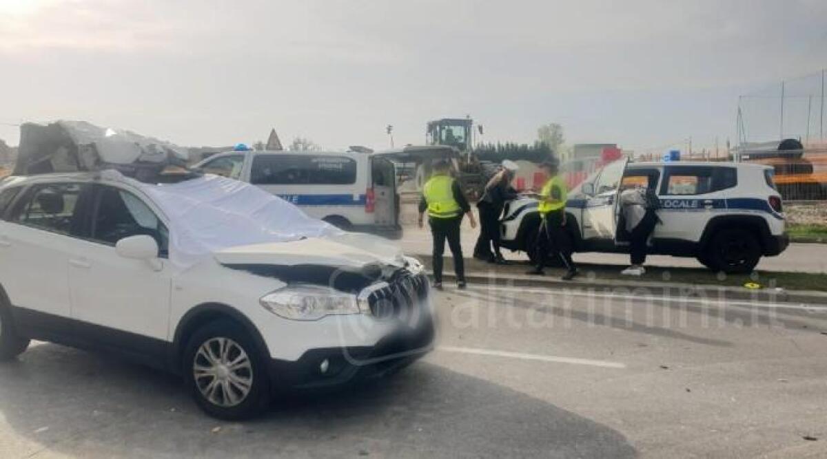 Auto contro escavatore al cantiere della nuova rotatoria, conducente morto sul colpo - 
