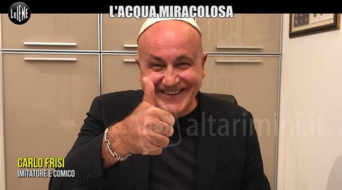 Carlo Frisi a 'Le Iene' su Italia 1 con l'imitazione di Papa Francesco - 