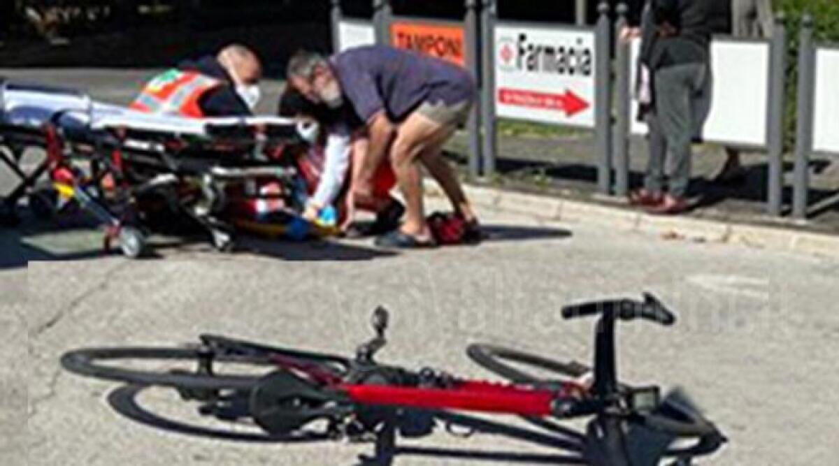 Esplode la bomboletta riparaforature mentre è in bici: salvato 51enne -