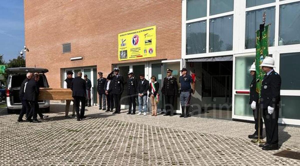 Riccione si ferma per l'ultimo saluto a Massimo Pironi e ai ragazzi del Centro 21 - 