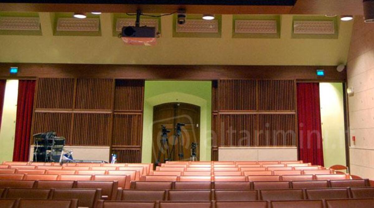 Coriano, il teatro alza il sipario: comicità, giovani promesse, musica e dialetto -
