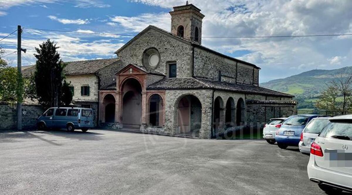 Pennabilli: compare l'asfalto su due importanti monumenti. La segnalazione -